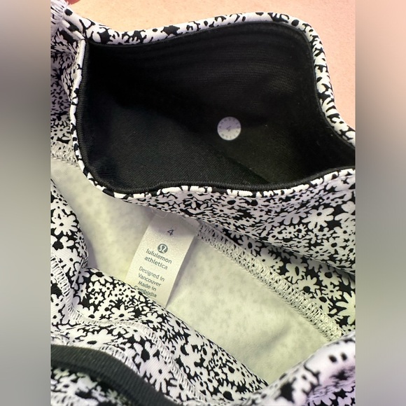 Rare Lululemon Train Times Short Ditsy Daisy NWT Size 4 - Picture 9 of 11